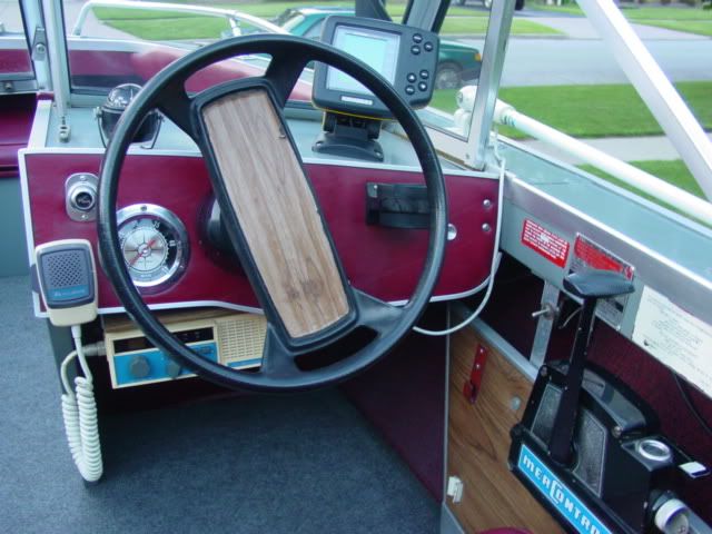 http://i4.photobucket.com/albums/y102/xmav27x/old%20boat/DSC02829.jpg