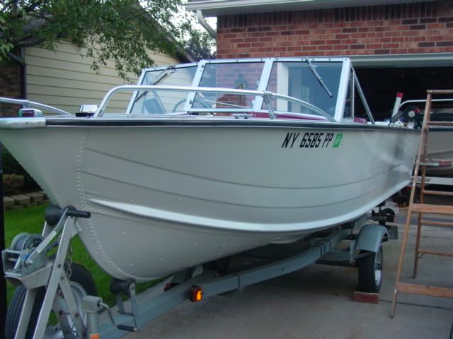 http://i4.photobucket.com/albums/y102/xmav27x/old%20boat/DSC02832.jpg