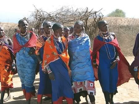 IMAGE: http://i4.photobucket.com/albums/y105/superlucius/Kenya/Msaiwomen.jpg