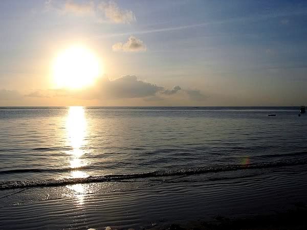 IMAGE: http://i4.photobucket.com/albums/y105/superlucius/Kenya/Sunrise-MalindiKenya.jpg