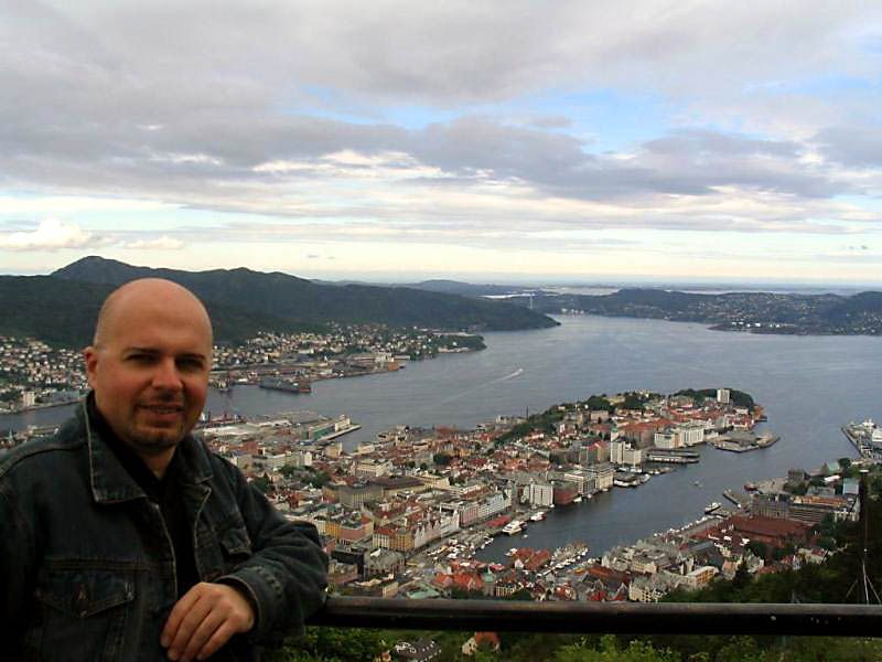 IMAGE: http://i4.photobucket.com/albums/y105/superlucius/Norway/157321668nkqdsk_ph_edited.jpg