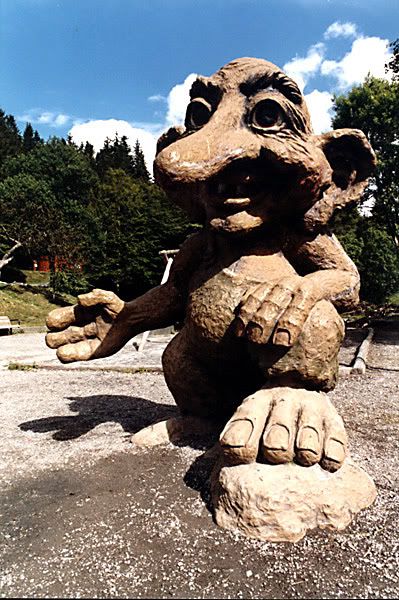 IMAGE: http://i4.photobucket.com/albums/y105/superlucius/Norway/1_edited.jpg