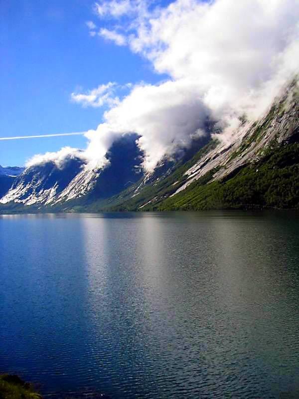 IMAGE: http://i4.photobucket.com/albums/y105/superlucius/Norway/310421781NgprGY_ph.jpg