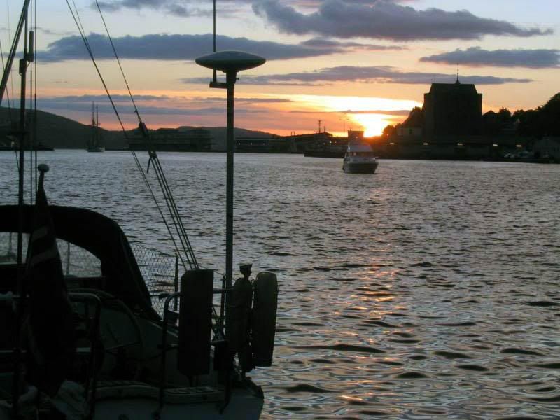 IMAGE: http://i4.photobucket.com/albums/y105/superlucius/Norway/311011506NsRouY_ph.jpg