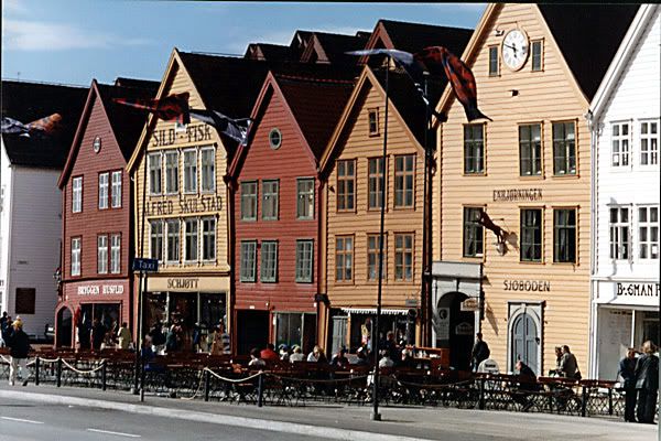 IMAGE: http://i4.photobucket.com/albums/y105/superlucius/Norway/3_edited.jpg