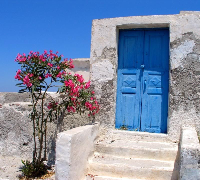 IMAGE: http://i4.photobucket.com/albums/y105/superlucius/Santorini/Santorini1.jpg