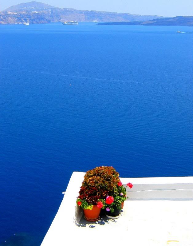 IMAGE: http://i4.photobucket.com/albums/y105/superlucius/Santorini/Santorini4.jpg