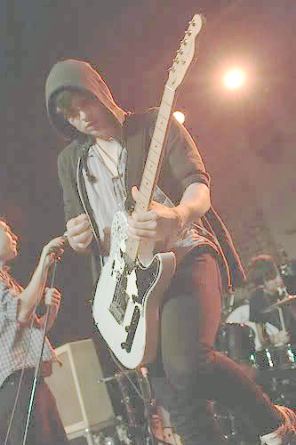 IMAGE: http://i4.photobucket.com/albums/y107/adozentipsyleprachauns/1195823495_865e181c2f.jpg