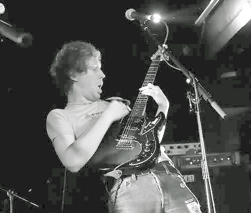 IMAGE: http://i4.photobucket.com/albums/y107/adozentipsyleprachauns/1409098519_3ff50220cd.jpg