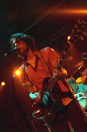 IMAGE: http://i4.photobucket.com/albums/y107/adozentipsyleprachauns/525379528_4545b4d823.jpg