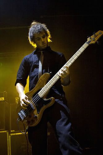 IMAGE: http://i4.photobucket.com/albums/y107/adozentipsyleprachauns/611657529_a0831caf1a.jpg