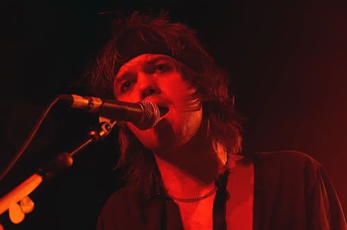 IMAGE: http://i4.photobucket.com/albums/y107/adozentipsyleprachauns/612253016_79703edbf0.jpg