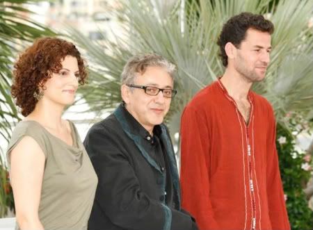 Elia Suleiman (ao centro) — cineasta/actor com um olhar profundo sobre o Mundo