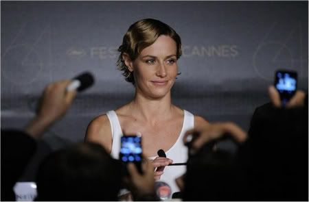 Cecile de France na conferência de imprensa