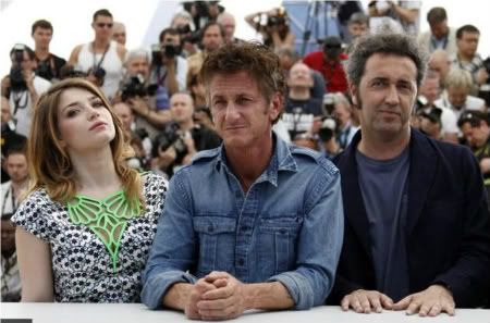 Eve Hewson, Sean Penn e o realizador Paolo Sorrentino