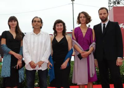 Athena Rachel Tsangari (ao centro), uma nova esperança do cinema grego