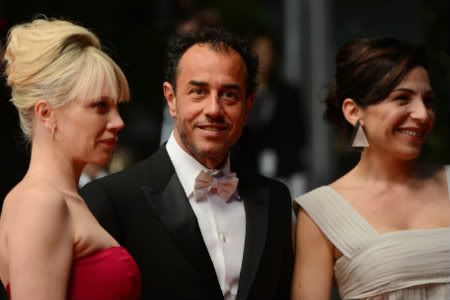Nunzia Garrone, Matteo Garrone e Loredana Simioli na passadeira vermelha