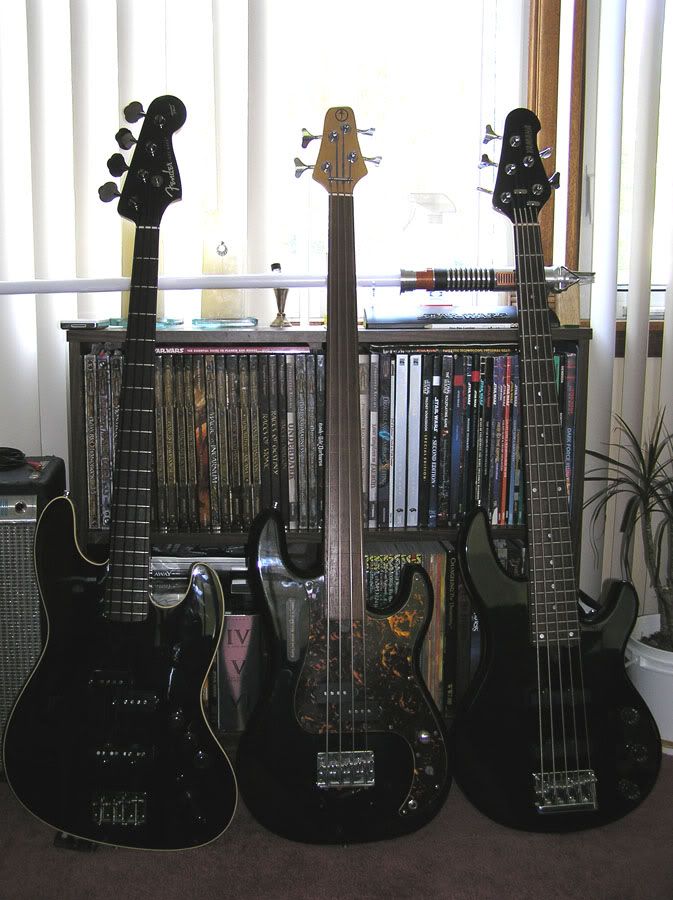 Fender+aerodyne+jazz+bass+black