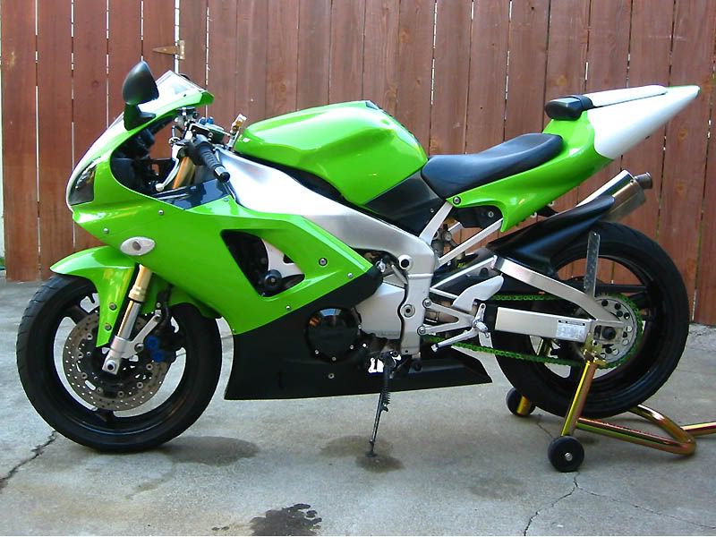 Yamaha R1 Green