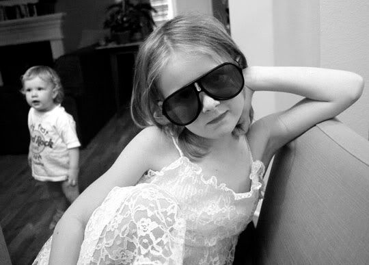 IMAGE: http://i4.photobucket.com/albums/y109/krimad/alykkbw.jpg