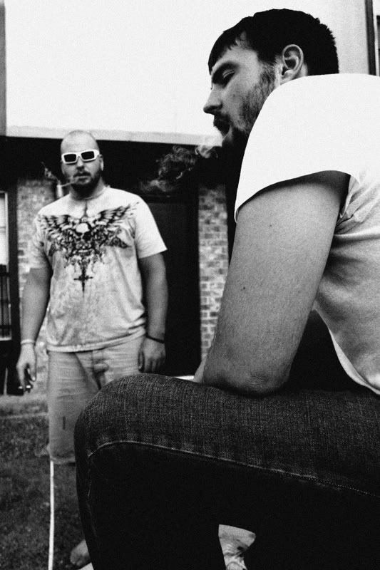 IMAGE: http://i4.photobucket.com/albums/y110/n_d_mand13/mikeandcasey.jpg