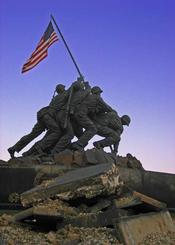 IMAGE: http://i4.photobucket.com/albums/y114/grizzy77/Washington/iwojima800.jpg