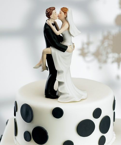 wedding cakes toppers Best Wedding Cake Toppers credit EdgyWriter