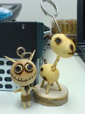 I love the giraffe, but the keychain really horny! hehe