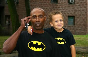 IMAGE: http://i4.photobucket.com/albums/y116/skrim/batmenweb.jpg