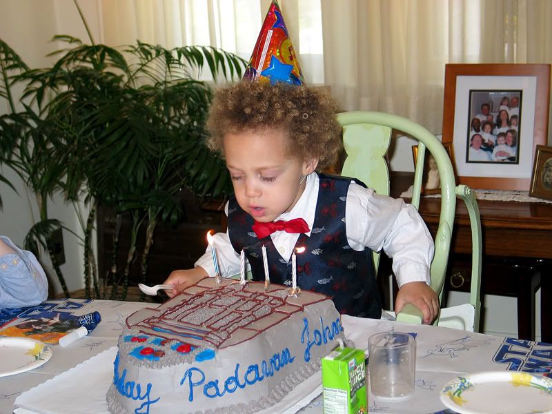IMAGE: http://i4.photobucket.com/albums/y116/skrim/cake-1.jpg