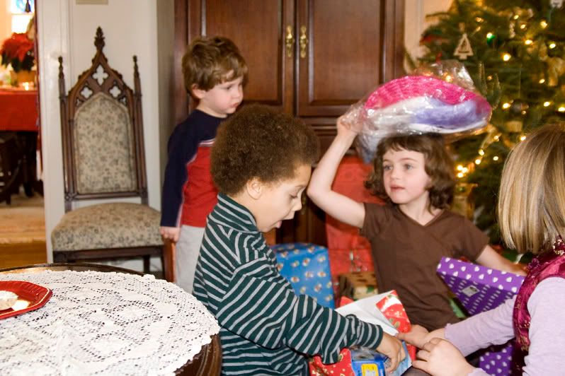 IMAGE: http://i4.photobucket.com/albums/y116/skrim/eliaaah.jpg