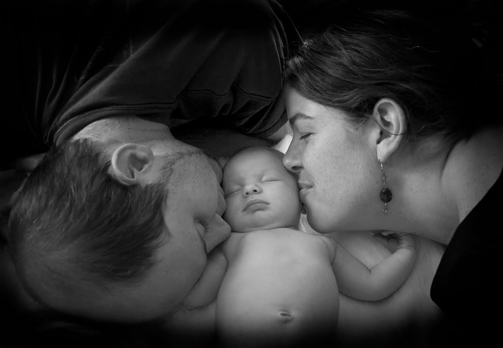 IMAGE: http://i4.photobucket.com/albums/y116/skrim/nextone/bwfamw.jpg