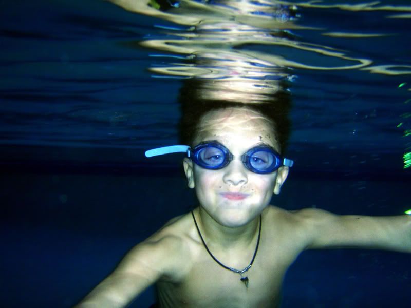 IMAGE: http://i4.photobucket.com/albums/y116/skrim/nextone/under2.jpg