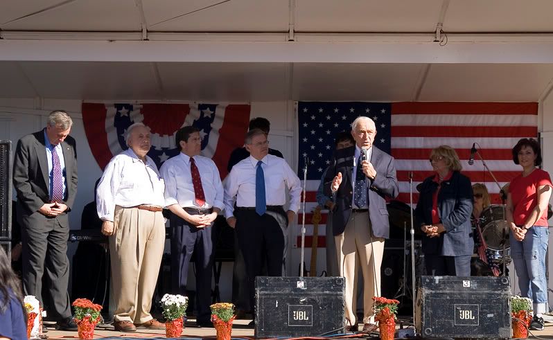 IMAGE: http://i4.photobucket.com/albums/y116/skrim/politicians.jpg