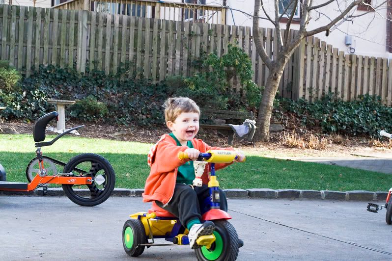 IMAGE: http://i4.photobucket.com/albums/y116/skrim/tommyride.jpg