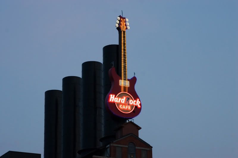 IMAGE: http://i4.photobucket.com/albums/y120/Namflow/hardrock1-2.jpg