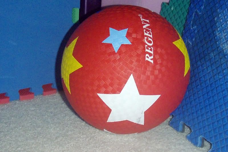 IMAGE: http://i4.photobucket.com/albums/y121/cylentka/ball.jpg