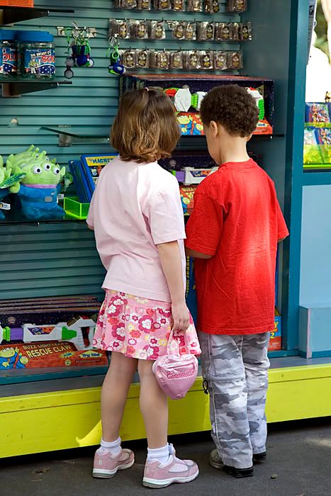 IMAGE: http://i4.photobucket.com/albums/y121/cylentka/shopping.jpg