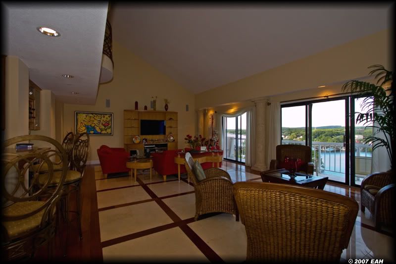 IMAGE: http://i4.photobucket.com/albums/y121/ehillard/living.jpg