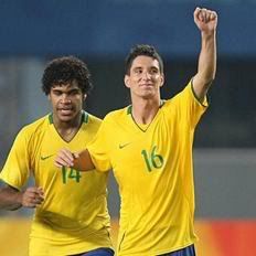 Thiago Neves foi um dos detaques do Brasil no dia, com dois gols