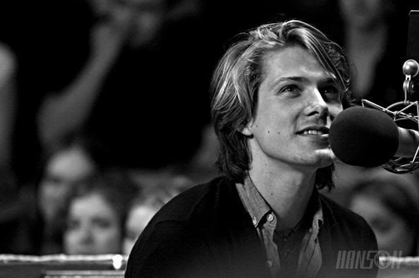 Taylor Hanson Goodness why are you so hot Though not as hot as Zac 