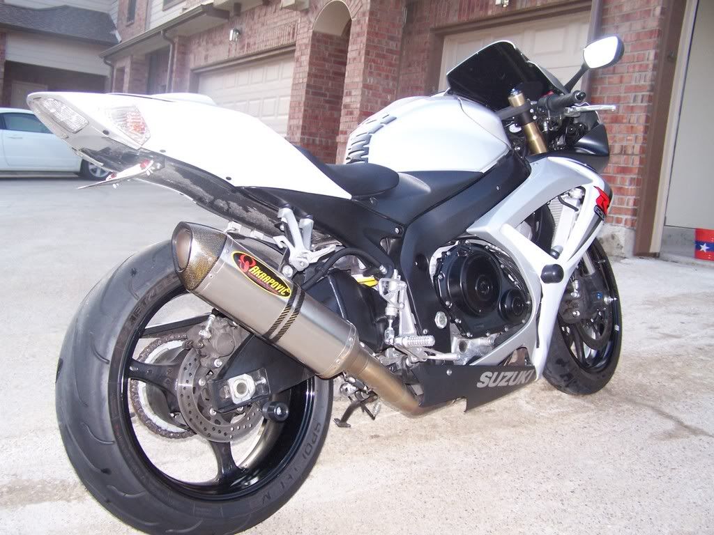 K6 600 silver and white - GSXR.com