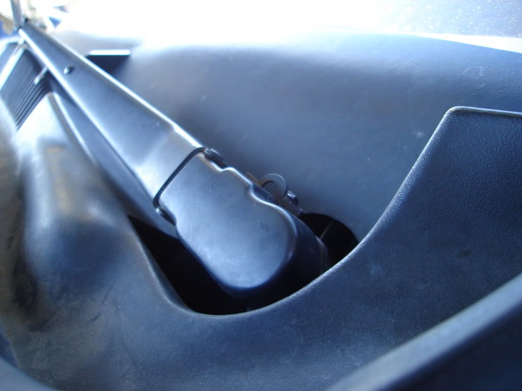 Wiper Tray Removal (DUW) Body and Interior