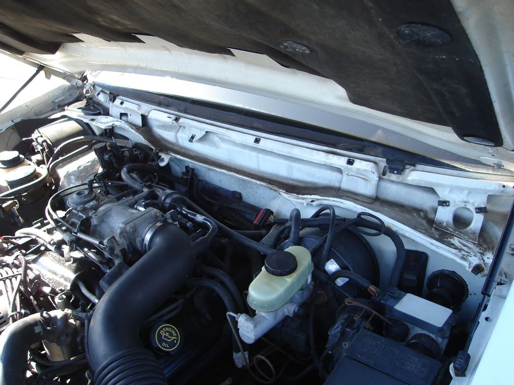 Wiper Tray Removal (DUW) Body and Interior