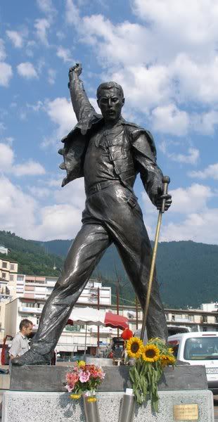 310px-Freddy_Mercury_Statue_Montreu.jpg