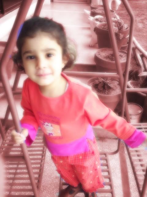 IMAGE: http://i4.photobucket.com/albums/y132/Moin/Laiba-2.jpg