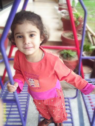 IMAGE: http://i4.photobucket.com/albums/y132/Moin/laiba-background-blr.jpg