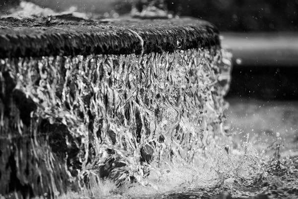 IMAGE: http://i4.photobucket.com/albums/y133/Photonut1/water-1.jpg