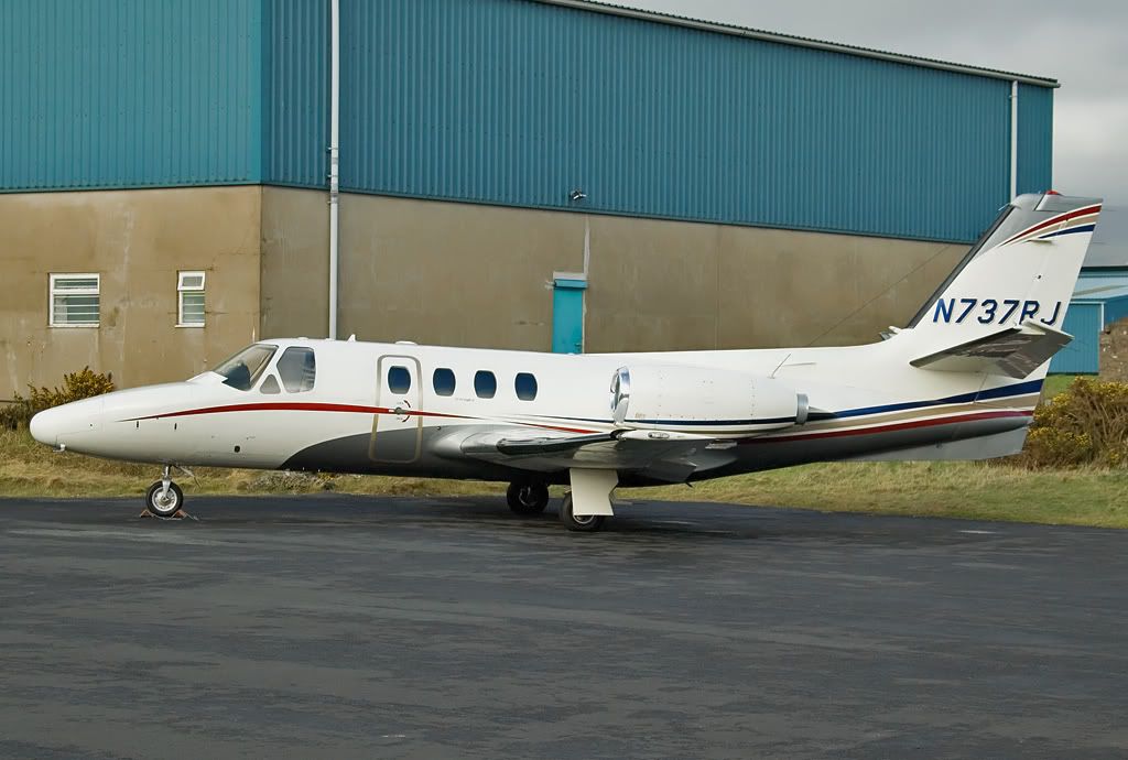 http://i4.photobucket.com/albums/y137/skiddyiom/Biz%20Jets/N737RJ_1_IOM_DSC0545.jpg