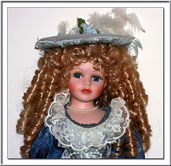 IMAGE: http://i4.photobucket.com/albums/y140/skade2/IMG_3505dolly2.jpg